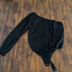 Never worn Abercrombie and Fitch one shoulder long sleeve body suit.